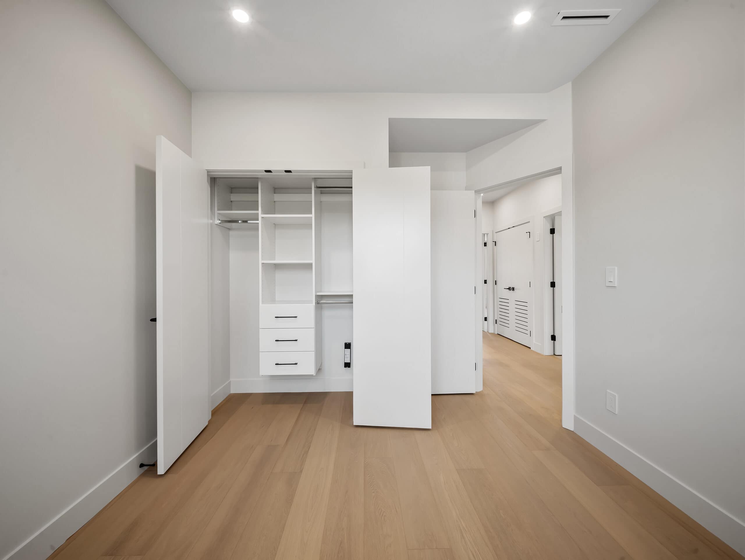 Peter Street, interior 10