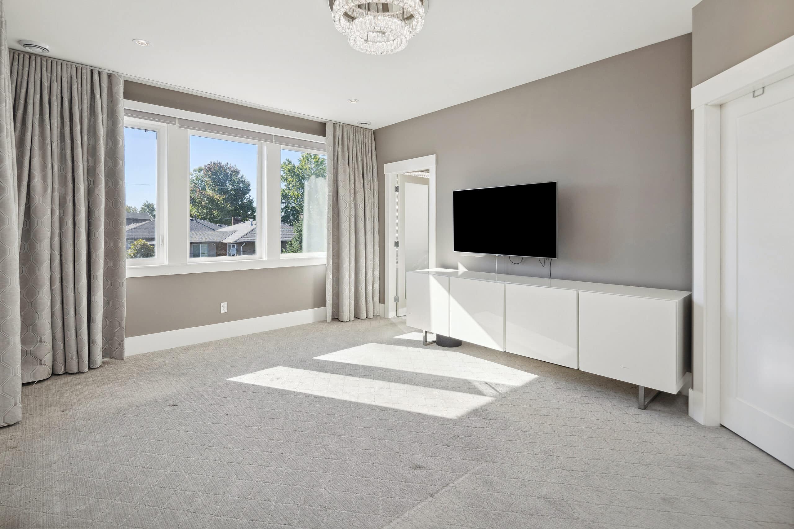 Sperling Avenue, view 14