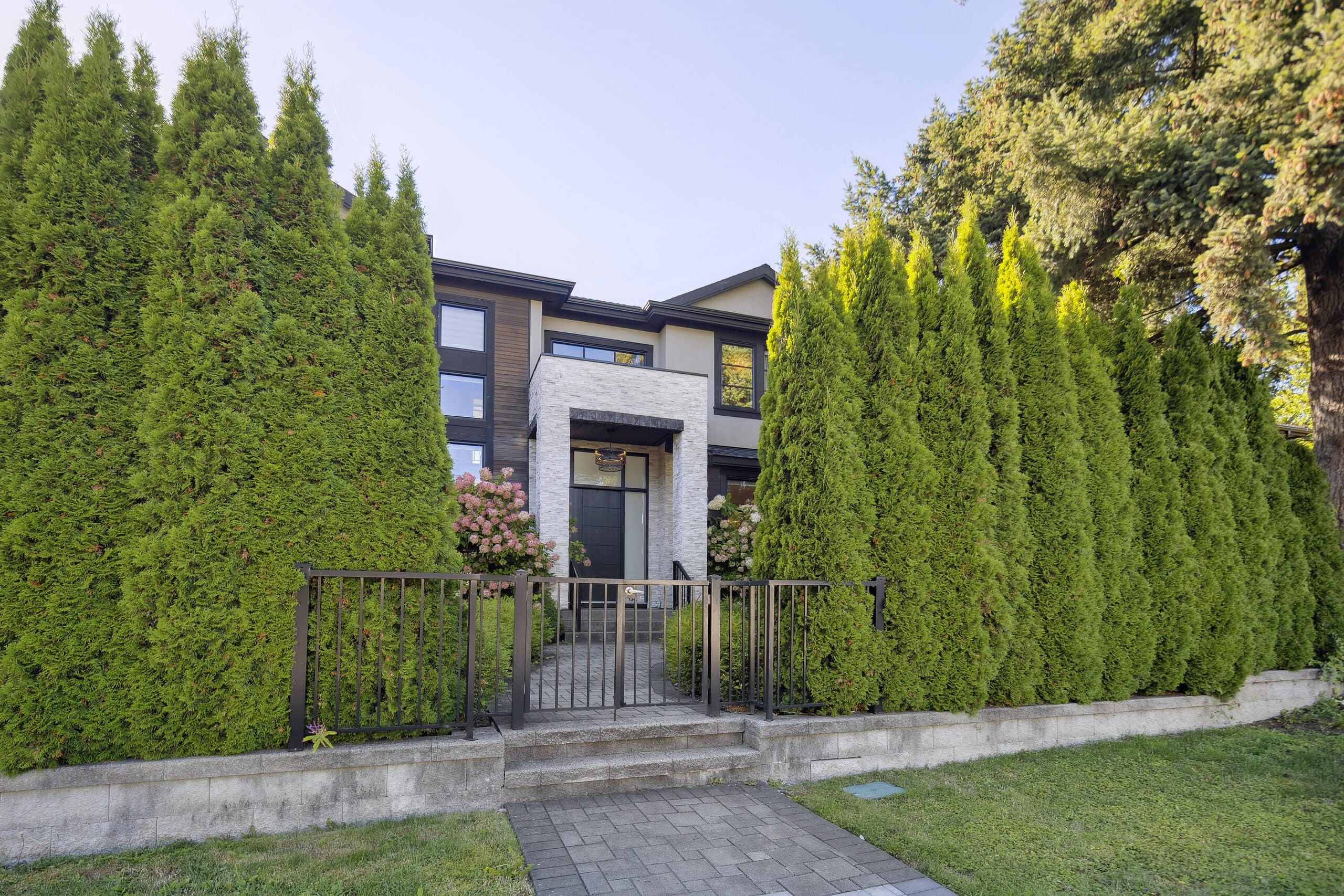Sperling Avenue, view 23